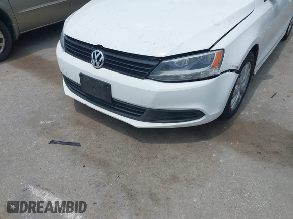 2011 Volkswagen Jetta SE with VIN 3VWDX7AJXBM348012, listed as a IAAI auction lot 42725404 with 235,361 mi miles and . Bid and sale history available at DreamBid. Image 6.