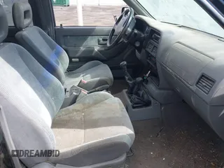 1996 Honda Passport z VIN 4S6CM58V7T4413421, wystawiony jako IAAI lot #41870561 z przebiegiem 221 905 mil mil oraz . Historia ofert i sprzedaży dostępna na DreamBid. Obrazek 5.