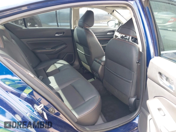 2019 Nissan Altima SR with VIN 1N4AL4CVXKC226595, listed as a IAAI auction lot 41895582 with 45,019 mi miles and . Bid and sale history available at carsss.com. Image 8.