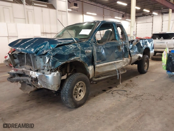 2000 Ford Super Duty F-250 XL with VIN 1FTNX21F5YEE22098, listed as a IAAI auction lot 40899007 with 254,361 mi miles. Bid and sale history available at carsss.com. Image 18.