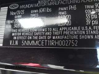 2024 Genesis GV70 Advanced z VIN 5NMMCET11RH002752, wystawiony jako IAAI lot #41836183 z przebiegiem 10 376 mil mil oraz . Historia ofert i sprzedaży dostępna na DreamBid. Obrazek 9.