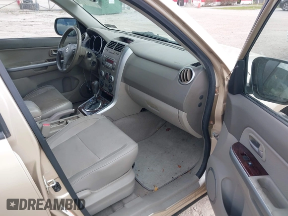 2008 Suzuki Grand Vitara Luxury z VIN JS3TD947384100130, wystawiony jako IAAI lot #41713955 z przebiegiem 180 631 mil mil oraz . Historia ofert i sprzedaży dostępna na DreamBid. Obrazek 5.