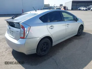 2015 Toyota Prius Four z VIN JTDKN3DU8F0484985, wystawiony jako IAAI lot #41871416 z przebiegiem 330 021 mil mil oraz . Historia ofert i sprzedaży dostępna na DreamBid. Obrazek 4.
