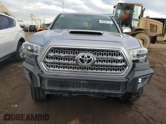 2017 Toyota Tacoma SR5 with VIN 3TMCZ5AN2HM063152, listed as a Copart auction lot 43630775 with 77,103 mi miles and Salvage Title. Bid and sale history available at DreamBid. Image 5.