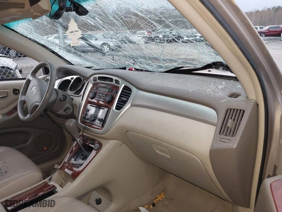 2005 Toyota Highlander with VIN JTEDP21A350047431, listed as a IAAI auction lot 41229856 with 166,102 mi miles. Bid and sale history available at carsss.com. Image 5.