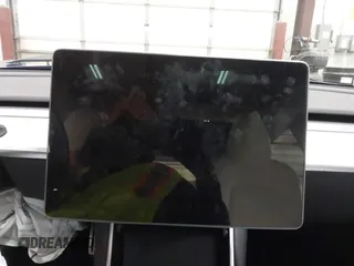 2020 Tesla Model 3 Performance z VIN 5YJ3E1EC7LF641885, wystawiony jako IAAI lot #41372794 z przebiegiem Nie podano mil oraz . Historia ofert i sprzedaży dostępna na DreamBid. Obrazek 7.