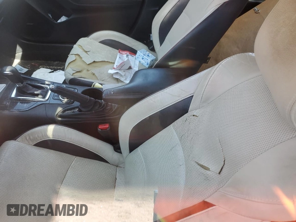 2014 Mazda 3 S Grand Touring z VIN JM1BM1M39E1101918, wystawiony jako Copart lot #55359215 z przebiegiem Nie podano mil oraz Nie do naprawy • Non repairable. Historia ofert i sprzedaży dostępna na DreamBid. Obrazek 8.