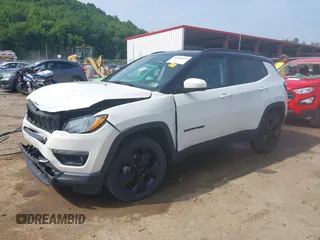 2020 Jeep Compass Latitude z VIN 3C4NJDBB6LT157841, wystawiony jako IAAI lot #42484052 z przebiegiem 52 610 mil mil oraz . Historia ofert i sprzedaży dostępna na DreamBid. Obrazek 17.