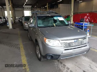 2010 Subaru Forester 2.5X Premium with VIN JF2SH6CC3AH776086, listed as a IAAI auction lot 40587415 with 199,278 mi miles. Bid and sale history available at carsss.com. Image 1.
