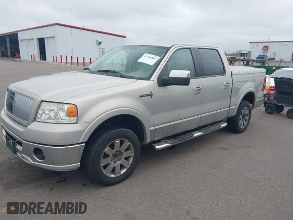 2006 Lincoln Mark LT with VIN 5LTPW185X6FJ17249, listed as a IAAI auction lot 42146867 with 1 mi miles. Bid and sale history available at carsss.com. Image 2.