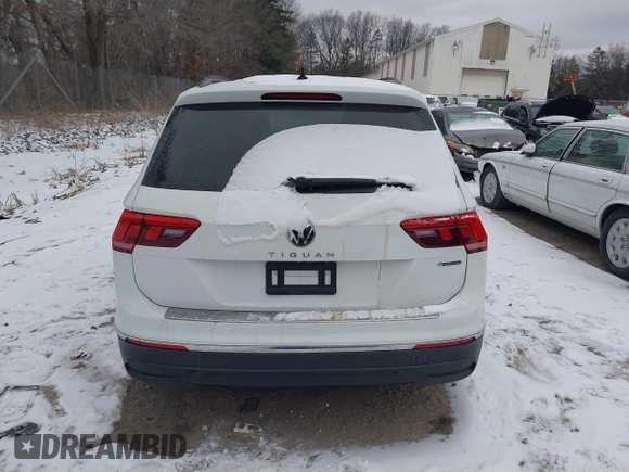 2022 Volkswagen Tiguan S with VIN 3VV0B7AX2NM125909, listed as a IAAI auction lot 41219381 with 40,886 mi miles. Bid and sale history available at carsss.com. Image 16.