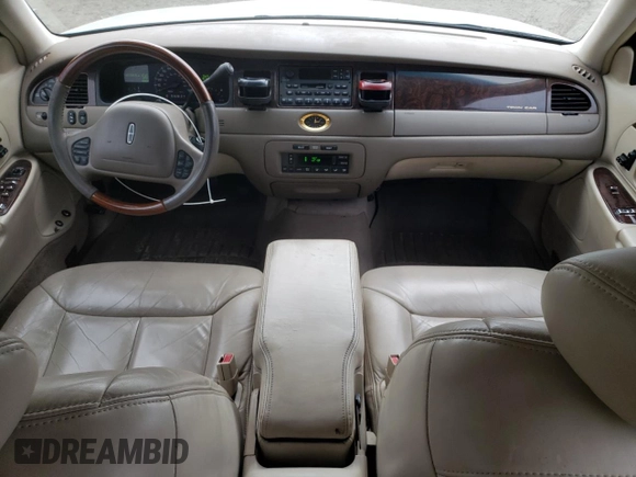 2001 Lincoln Town Car Cartier L z VIN 1LNHM85W11Y610538, wystawiony jako Copart lot #47881055 z przebiegiem 139 032 mil mil oraz Szkoda całkowita • Salvage title. Historia ofert i sprzedaży dostępna na DreamBid. Obrazek 8.