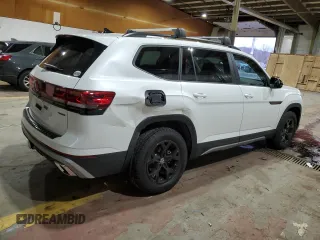 2024 Volkswagen Atlas Peak Edition SEL with VIN 1V2GR2CA1RC572824, listed as a Copart auction lot 86086774 with 7,098 mi miles and Salvage title. Bid and sale history available at DreamBid. Image 3.