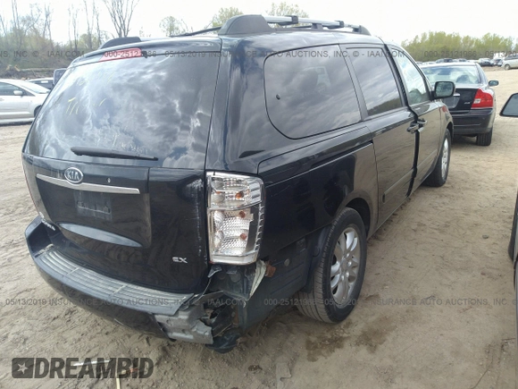 2008 Kia Sedona LX with VIN KNDMB233186202061, listed as a IAAI auction lot 25121986 with 140,688 mi miles. Bid and sale history available at carsss.com. Image 4.