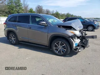 2017 Toyota Highlander XLE with VIN 5TDJZRFHXHS460934, listed as a Copart auction lot 62609385 with 57,809 mi miles and Salvage title. Bid and sale history available at DreamBid. Image 4.