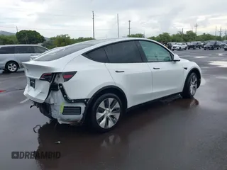2020 Tesla Model Y Long Range z VIN 5YJYGDEE3LF043800, wystawiony jako IAAI lot #41590220 z przebiegiem 62 341 mil mil oraz . Historia ofert i sprzedaży dostępna na DreamBid. Obrazek 4.