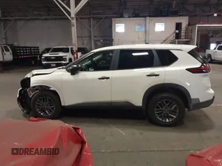 2024 Nissan Rogue S z VIN 5N1BT3AB2RC732834, wystawiony jako IAAI lot #42362033 z przebiegiem 6 642 mil mil oraz . Historia ofert i sprzedaży dostępna na DreamBid. Obrazek 15.
