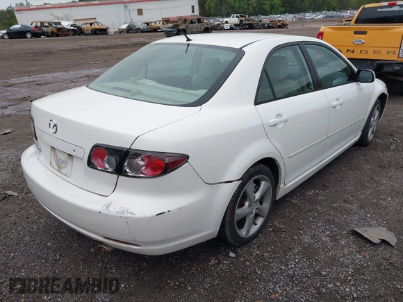 2008 Mazda 6 i Sport VE with VIN 1YVHP80C485M15970, listed as a IAAI auction lot 41972562 with 224,587 mi miles. Bid and sale history available at carsss.com. Image 4.
