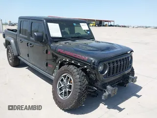 2024 Jeep Gladiator Rubicon z VIN 1C6JJTBG5RL114723, wystawiony jako IAAI lot #41852312 z przebiegiem 9 987 mil mil oraz . Historia ofert i sprzedaży dostępna na DreamBid. Obrazek 1.