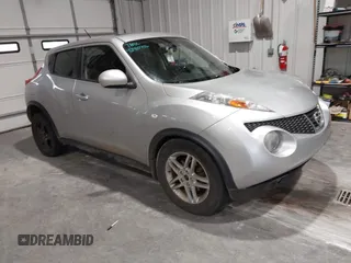 2013 Nissan Juke SL z VIN JN8AF5MR6DT221278, wystawiony jako IAAI lot #42410756 z przebiegiem 155 727 mil mil oraz . Historia ofert i sprzedaży dostępna na DreamBid. Obrazek 1.