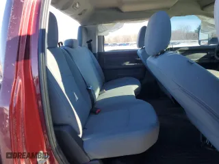 2018 Ram 2500 Tradesman with VIN 3C6UR5CL4JG106532, listed as a Copart auction lot 42197935 with 377,426 mi miles and Salvage Title. Bid and sale history available at carsss.com. Image 10.