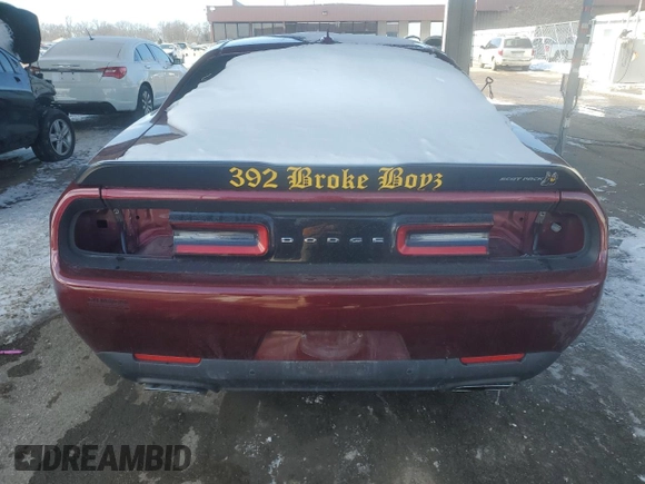 2022 Dodge Challenger R/T Scat Pack z VIN 2C3CDZFJ7NH253801, wystawiony jako Copart lot #42668345 z przebiegiem 62 477 mil mil oraz Szkoda całkowita • Salvage title. Historia ofert i sprzedaży dostępna na DreamBid. Obrazek 6.