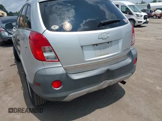 2013 Chevrolet Captiva Sport LS z VIN 3GNAL2EK6DS592835, wystawiony jako IAAI lot #42458620 z przebiegiem 236 177 mil mil oraz . Historia ofert i sprzedaży dostępna na DreamBid. Obrazek 6.