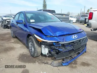 2024 Hyundai Elantra SEL z VIN KMHLM4DGXRU820751, wystawiony jako IAAI lot #41600603 z przebiegiem 9 137 mil mil oraz . Historia ofert i sprzedaży dostępna na DreamBid. Obrazek 1.