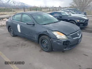2007 Nissan Altima 2.5 with VIN 1N4AL21E17N458215, listed as a IAAI auction lot 41943990 with 190,234 mi miles. Bid and sale history available at carsss.com. Image 1.