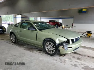 2005 Ford Mustang GT Deluxe z VIN 1ZVFT82H955226208, wystawiony jako Copart lot #57264705 z przebiegiem 36 462 mil mil oraz Szkoda całkowita • Salvage title. Historia ofert i sprzedaży dostępna na DreamBid. Obrazek 4.