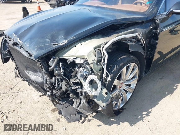 2015 Bentley Flying Spur V8 with VIN SCBET9ZA3FC042007, listed as a IAAI auction lot 40551620 with 27,039 mi miles and . Bid and sale history available at DreamBid. Image 6.