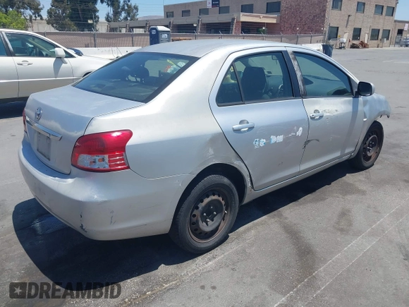 2009 Toyota Yaris z VIN JTDBT903591344784, wystawiony jako IAAI lot #42402332 z przebiegiem 173 865 mil mil oraz . Historia ofert i sprzedaży dostępna na DreamBid. Obrazek 4.