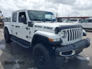 2020 Jeep Gladiator Overland z VIN 1C6HJTFGXLL162427, wystawiony jako IAAI lot #41962432 z przebiegiem 32 354 mil mil oraz . Historia ofert i sprzedaży dostępna na DreamBid. Obrazek 1.