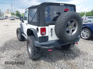 2012 Jeep Wrangler Sport z VIN 1C4AJWAG5CL171961, wystawiony jako IAAI lot #42590232 z przebiegiem 126 372 mil mil oraz . Historia ofert i sprzedaży dostępna na DreamBid. Obrazek 3.