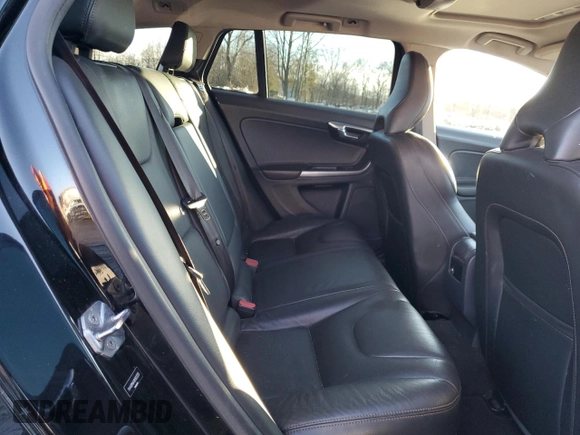2017 Volvo V60 z VIN YV440MWK8H1023255, wystawiony jako Copart lot #84471084 z przebiegiem 91 507 mil mil oraz Szkoda całkowita • Salvage title. Historia ofert i sprzedaży dostępna na DreamBid. Obrazek 10.