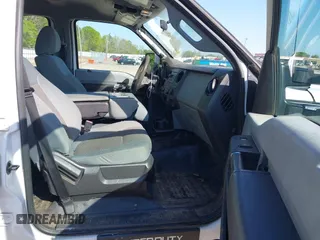 2013 Ford F-250 XL z VIN 1FT7W2A60DEB46693, wystawiony jako IAAI lot #42032373 z przebiegiem 93 900 mil mil oraz . Historia ofert i sprzedaży dostępna na DreamBid. Obrazek 5.