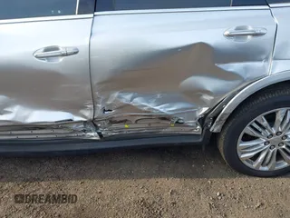2019 Cadillac XT5 Premium Luxury AWD z VIN 1GYKNFRS2KZ227166, wystawiony jako IAAI lot #41786410 z przebiegiem 99 576 mil mil oraz . Historia ofert i sprzedaży dostępna na DreamBid. Obrazek 6.