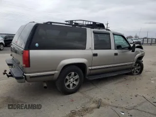1998 GMC Suburban with VIN 3GKFK16R1WG510835, listed as a Copart auction lot 84566304 with 235,049 mi miles and Salvage Title. Bid and sale history available at carsss.com. Image 3.