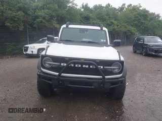 2023 Ford Bronco с VIN 1FMEE5DP6PLB75580, выставлен на аукционе IAAI как лот 42616341 с пробегом 23 098 миль миль и . История ставок и продаж доступна на DreamBid. Изображение 6.