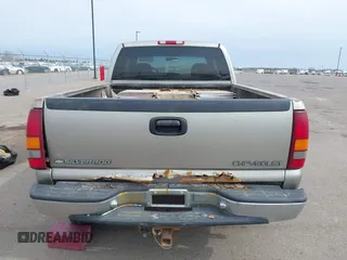 2000 Chevrolet Silverado 2500 LS z VIN 1GCGK29U4YE309544, wystawiony jako IAAI lot #42115349 z przebiegiem 227 652 mil mil oraz . Historia ofert i sprzedaży dostępna na DreamBid. Obrazek 17.