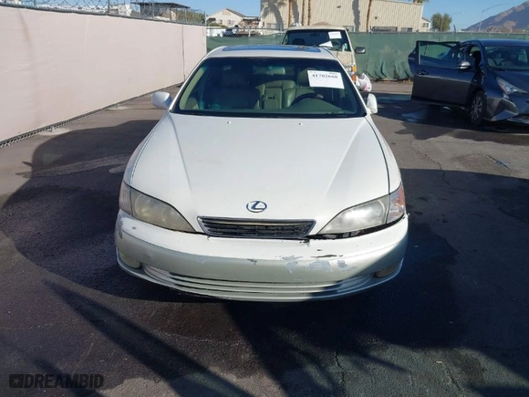 2000 Lexus ES 300 with VIN JT8BF28G9Y0282007, listed as a IAAI auction lot 41702668 with 154,025 mi miles. Bid and sale history available at carsss.com. Image 6.