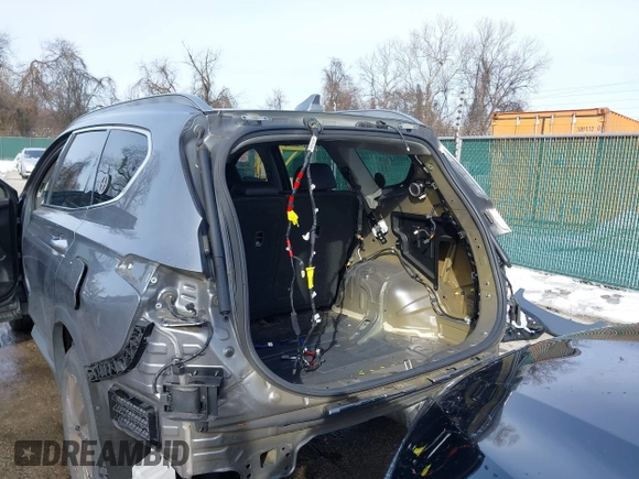 2019 Hyundai Santa Fe Limited with VIN 5NMS5CAD2KH059843, listed as a IAAI auction lot 41271006 with 187,468 mi miles. Bid and sale history available at carsss.com. Image 6.