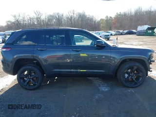 2024 Jeep Grand Cherokee Limited with VIN 1C4RJHBG3R8586947, listed as a IAAI auction lot 41172584 with 3,565 mi miles and . Bid and sale history available at DreamBid. Image 14.
