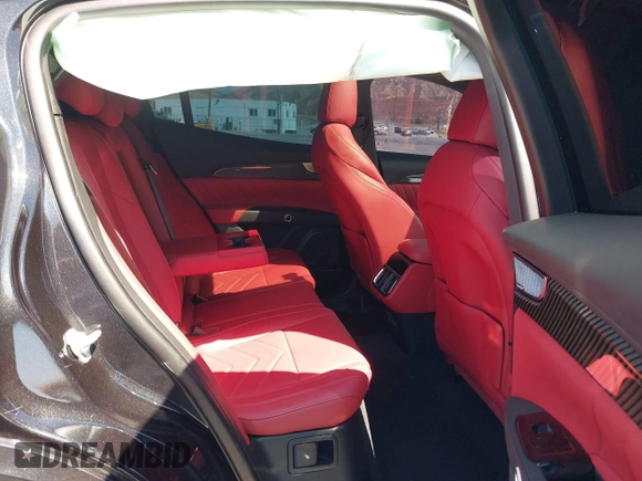 2023 Maserati Grecale Modena z VIN ZN682AVM4P7427440, wystawiony jako IAAI lot #40210925 z przebiegiem Nie podano mil oraz . Historia ofert i sprzedaży dostępna na DreamBid. Obrazek 8.
