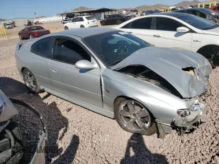 2006 Pontiac GTO z VIN 6G2VX12U86L519612, wystawiony jako Copart lot #73336964 z przebiegiem 122 003 mil mil oraz Szkody całkowita. Historia ofert i sprzedaży dostępna na DreamBid. Obrazek 4.