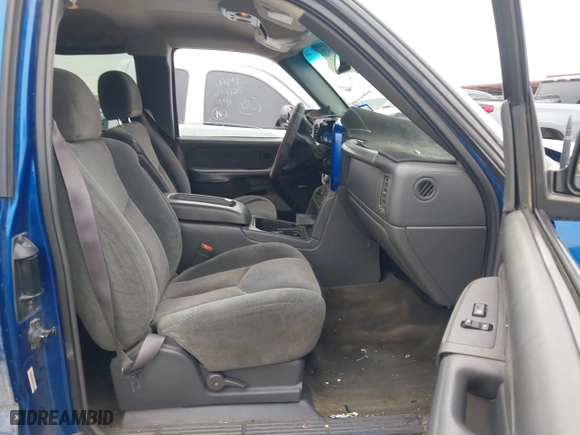2003 Chevrolet Silverado 1500 LS with VIN 2GCEC19T031299689, listed as a IAAI auction lot 41575142 with 117,830 mi miles. Bid and sale history available at carsss.com. Image 5.