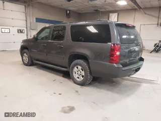 2010 Chevrolet Suburban LT with VIN 1GNUKJE36AR139025, listed as a IAAI auction lot 41311327 with 201,955 mi miles. Bid and sale history available at carsss.com. Image 3.