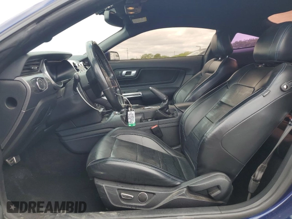 2019 Ford Mustang GT z VIN 1FA6P8CFXK5189739, wystawiony jako Copart lot #55948765 z przebiegiem 85 267 mil mil oraz Szkody całkowita. Historia ofert i sprzedaży dostępna na DreamBid. Obrazek 7.