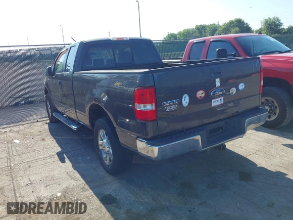 2006 Ford F-150 XLT z VIN 1FTPX14586FA06690, wystawiony jako IAAI lot #42706574 z przebiegiem 145 582 mil mil oraz . Historia ofert i sprzedaży dostępna na DreamBid. Obrazek 3.