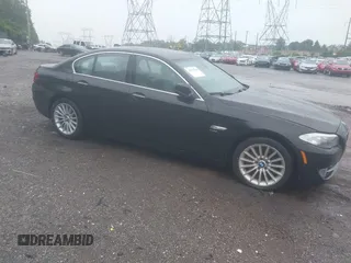 2011 BMW 5 Series 535i xDrive z VIN WBAFU7C52BDU56069, wystawiony jako IAAI lot #42376117 z przebiegiem 96 117 mil mil oraz . Historia ofert i sprzedaży dostępna na DreamBid. Obrazek 1.